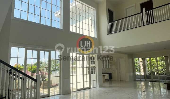 Rumah Mewah Bergaya Kolonial di daerah Gajah Mungkur 1