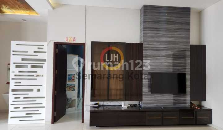 Luxury house on Pandanaran Street