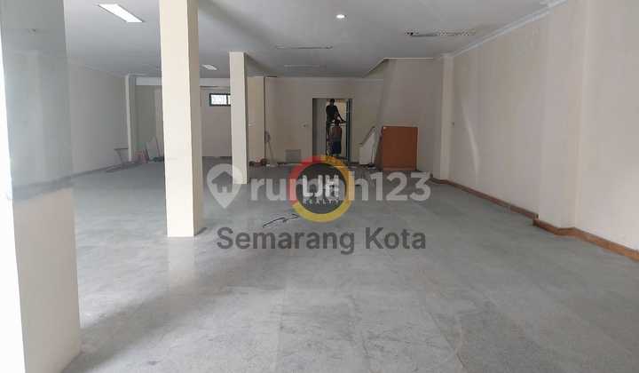 Ruko bagus di jalan Gajahmada 2