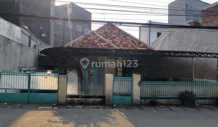 Rumah tua butuh renovasi pinggir Kalibaru Barat Kemayoran Jakpus 1