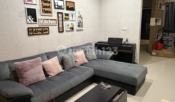 Disewakan Rumah Bagus, Siap Huni, di Serenade Lake Gading Serpong