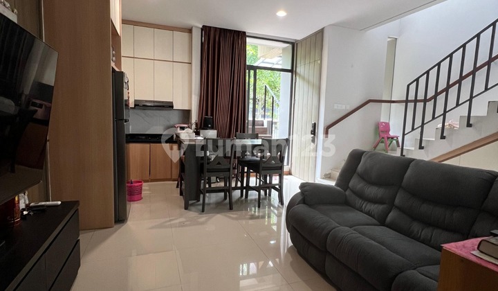 Dijual Rumah Bagus, Lingkungan Asri, Siap Huni, Di Greenwich Bsd Dijual Rumah Bagus, Lingkungan Asri, Siap Huni, Di Greenwich Bsd