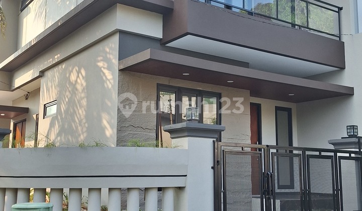 Dijual Rumah Bagus, Lingkungan Asri, Siap Huni, Di Villa Melati Mas