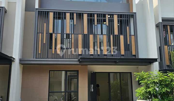 Dijual Cepat Rumah Bagus, Siap Huni, Di Cluster Strozzi Gading Serpong