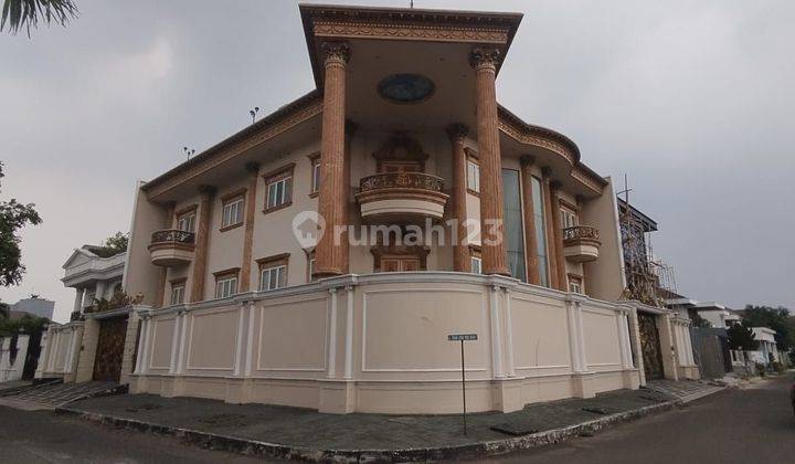 Rumah Hook Mewah 2 Lt  Dijual di Perumahan Taman Kebon Jeruk 2