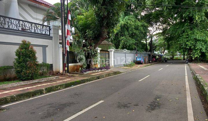 Rumah bagus  2 Lt Dijual Di Menteng 2