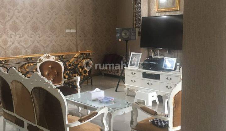 ruang keluarga rumah cantik dijual di cibubur