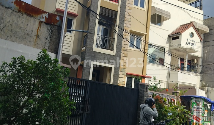 4-Story Boarding House for Sale in Kebon Sirih, Central Jakarta 1