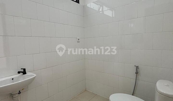 Dijual Rumah 3 Lantai di Bukit Nusa Indah - Siap Huni Dijual Rumah 3 Lantai di Bukit Nusa Indah - Siap Huni