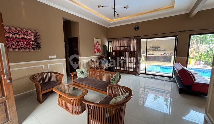 For Rent Villa with Swimming Pool Facility in Parung For Rent Villa with Swimming Pool Facility in Parung