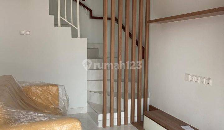 Rumah 2 Lantai Furnished di Cluster Malibu Village , Tangerang 2