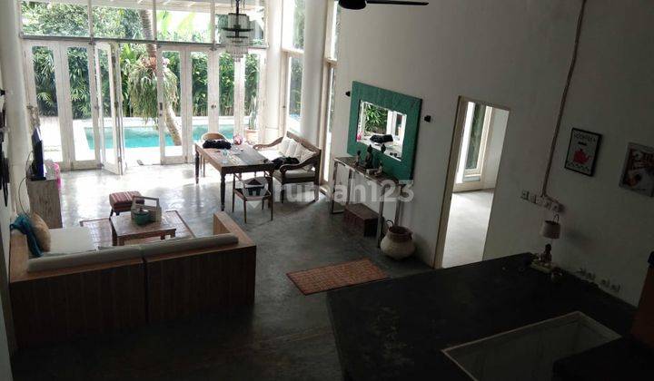 Hot List Di Jual Villa Dalam Lingkungan Villa Dekat Dengan Pantai Lokasi Batu Mejan Canggu  1