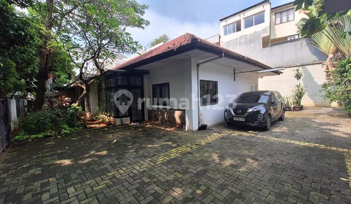 Di Jual Rumah Lama Strategis Dekat Scbd Senopati - Kebayoran Baru