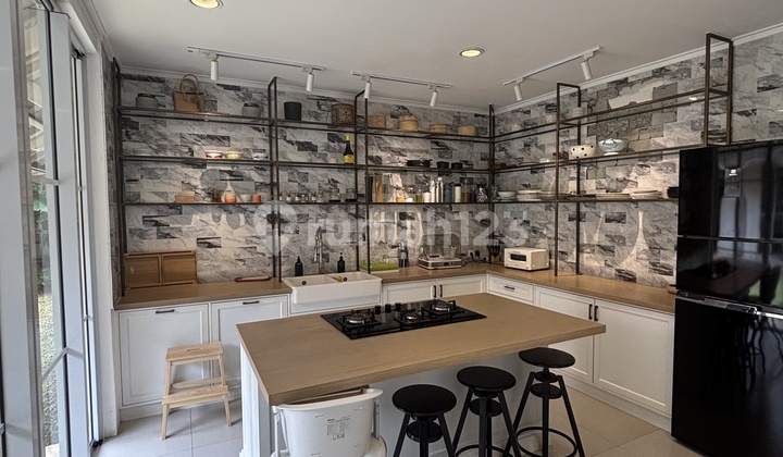 For Sale: Ready-to-Occupy House in a Quiet Senopati Neighborhood Near SCBD 2