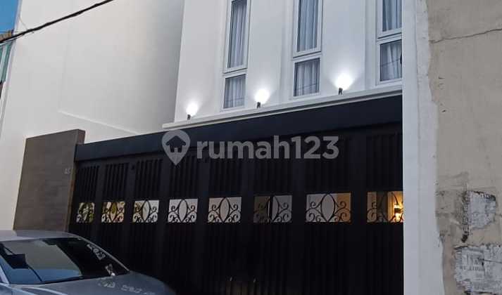 Cipete, Jakarta Selatan Di Jual Rumah Baruuu 3 Lantai