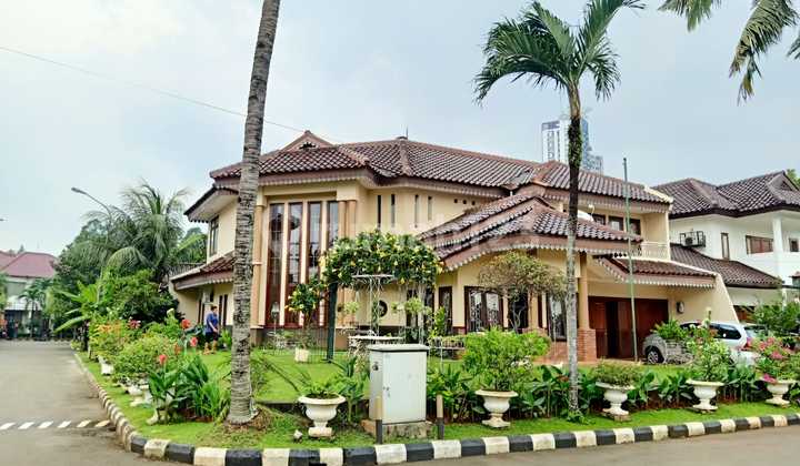 Dijual Rumah Mewaah, Hoek ,Di Area Menteng Bintaro