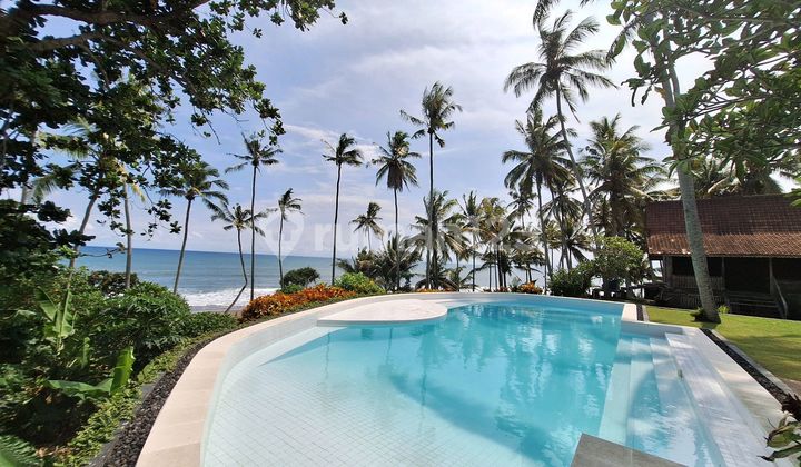Villa in Tabanan with Direct Access to the Beach