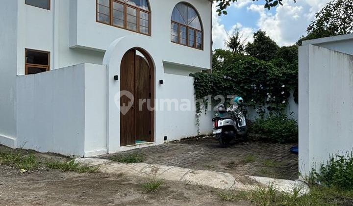 Beautiful Tropical Modern Minimalist Villa Near Canggu Area