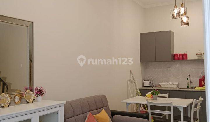 Disewakan Rumah 2 Lantai Sudah Renovasi Full Furnished 2