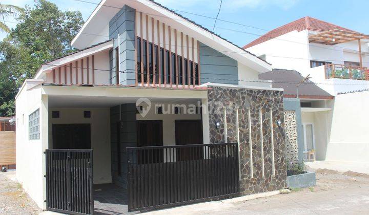 RUMAH MODEL KONTEMPORER di Timur Pasar Gentan JAKAL KM 9  1