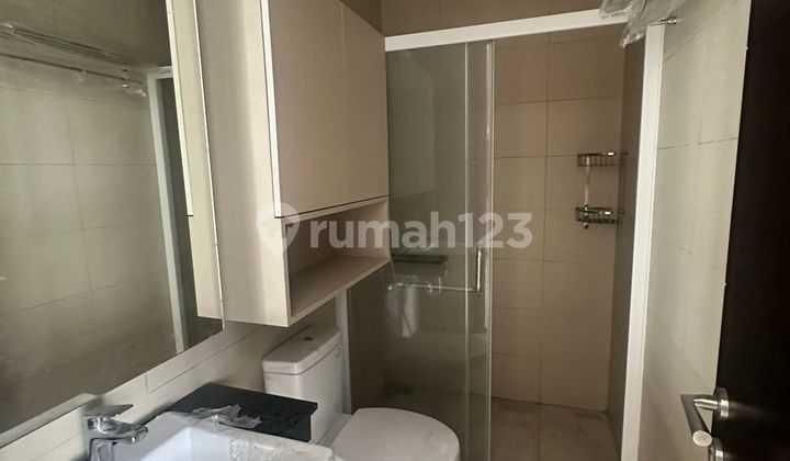 Sewa Unit Langka Rumah Pik2 8x15 View Danau Semi Furnish 2