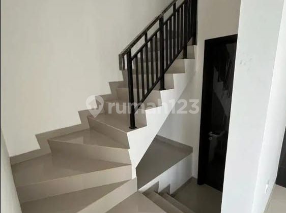 Dijual rumah pik2 6x12,5 rapih 3 kamar tidur 2