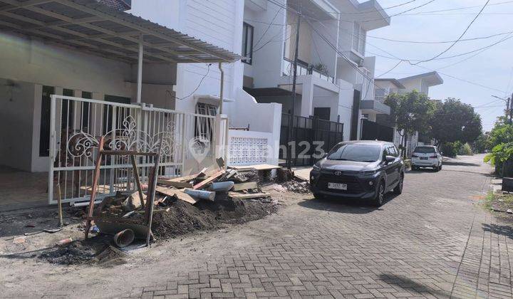 Dijual Cepat Rumah 1½ Lantai Full Renovasi Di Nginden Intan 2