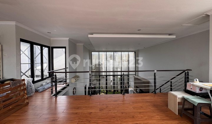 Dijual Rumah Modern Tropical Siap Huni Tenggilis 2