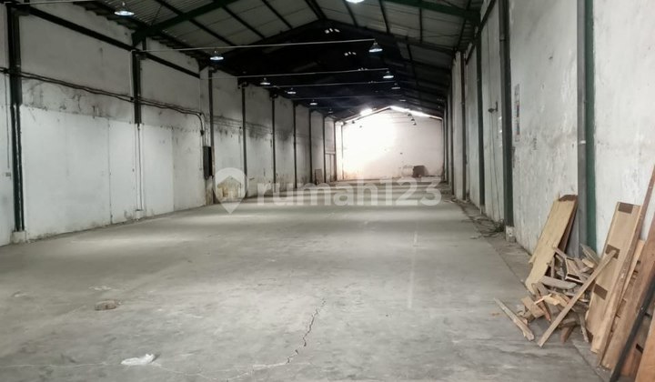 Disewakan Segera... Gudang Siap Pakai Di Raya Kedung Cowek 1