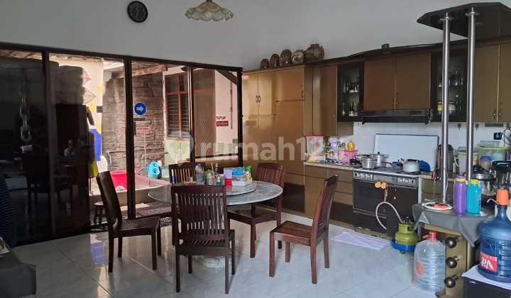 Rare Find... Quick Sale Nice Move-In Ready House in Manyar Tirtoasri Rare Find... Quick Sale Nice Move-In Ready House in Manyar Tirtoasri