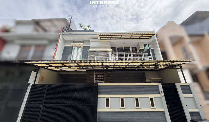 Rumah Siap Huni Dijual Tomang Furnished Hadap Barat Daya - 137M2
