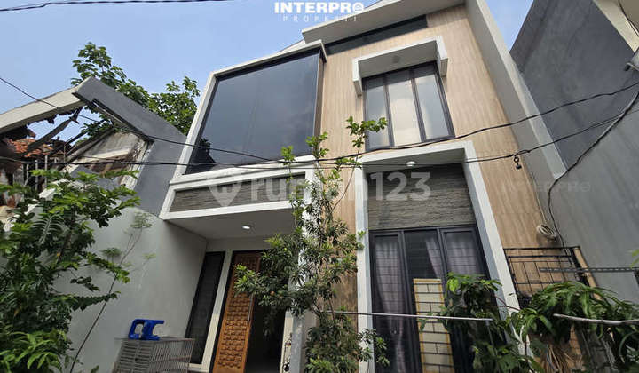 Rumah Green Ville Akses Jalan Lebar Depan Taman SHM – 195m2 2