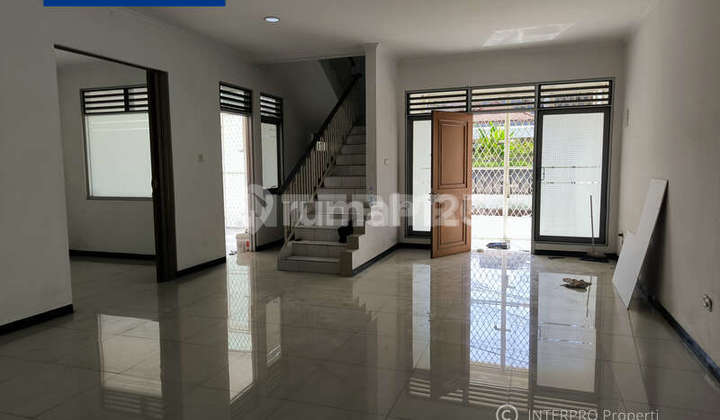 Rumah Dijual Taman Ratu - One Gate System - LT 200M2 2