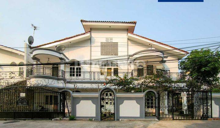 Rumah Hook 2 Lantai Dijual Taman Ratu Lt 215m2 Lokasi Strategis 1