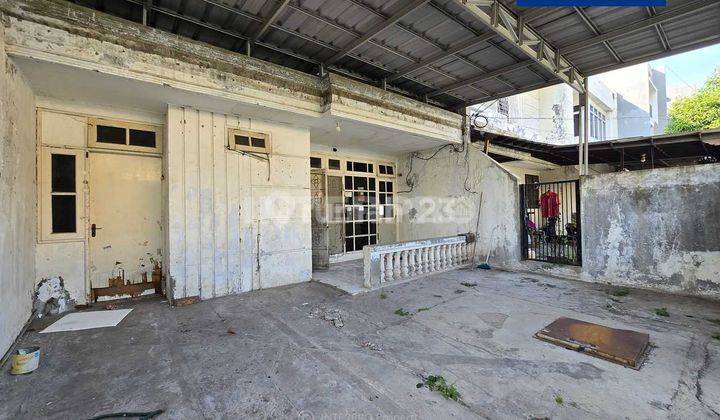 Rumah Dijual Dalam Komplek Perumahan Taman Ratu - LT 126m2 2