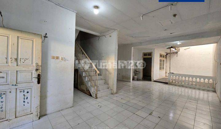 Rumah Dijual Dalam Komplek Perumahan Taman Ratu - LT 126m2 2