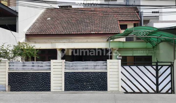 Rumah 2 Lnatai Dijual Taman Ratu Hadap Barat - LT 200M2 Rumah 2 Lnatai Dijual Taman Ratu Hadap Barat - LT 200M2