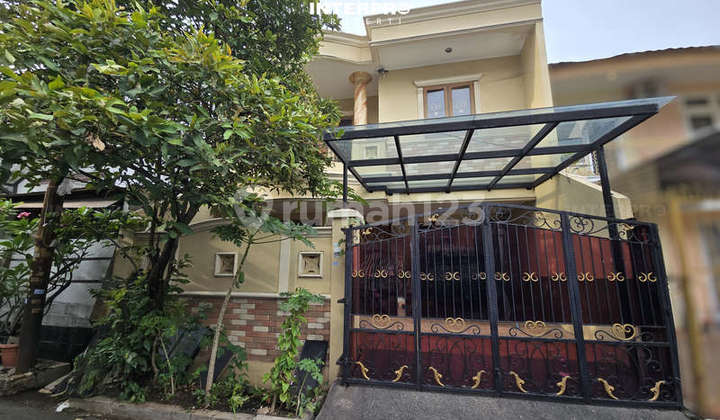 Rumah 2,5 Lantai Siap Huni Dijual Puri Indah Hadap Selatan 120M2