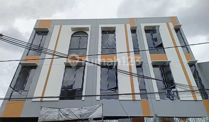 Rumah Brand New 3 Lantai Dijual Duri Kepa Lokasi Strategis 52M2