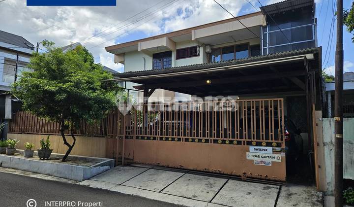 Rumah Hook 2 Lantai Taman Kedoya Baru Tenang dan Nyaman – 320m2