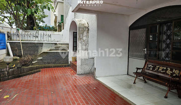 Rumah Hitung Tanah Dijual Taman Ratu Hadap Timur SHM - 181M2 2