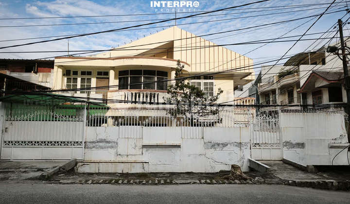 Rumah Hook Dijual Taman Ratu Hadap Barat dan Selatan - LT 255M2