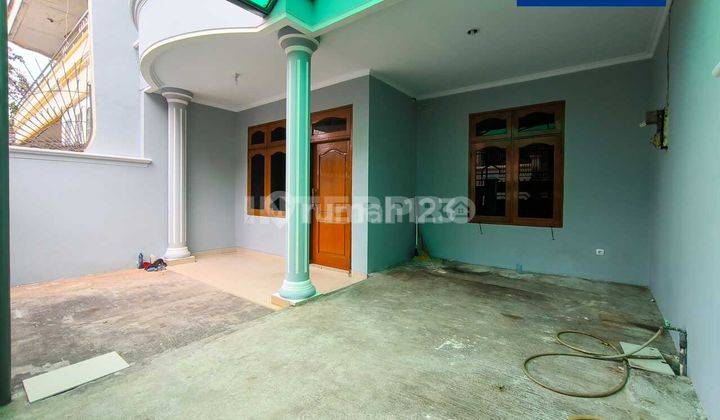 Rumah Dijual 2,5 Lantai Kokoh Terawat Taman Ratu Lt 126m2 2