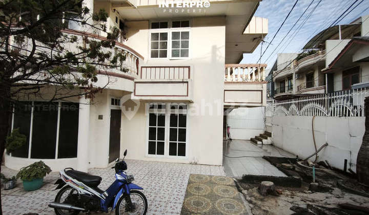 Rumah Hook Dijual Taman Ratu Hadap Barat dan Selatan - LT 255M2 2