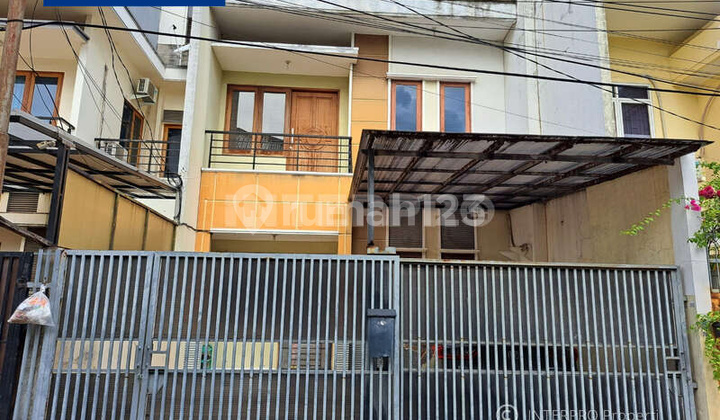 Rumah Dijual Siap Huni Taman Ratu dekat Duri Kepa - LT 97m2