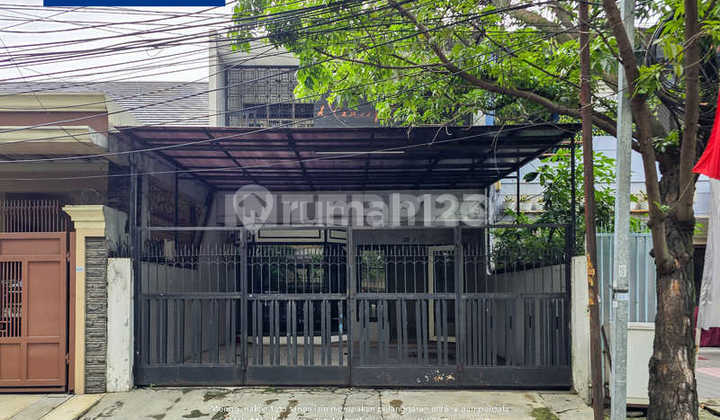 2-Story House for Sale in Tanjung Duren, South Facing – Land Area 172.5m2