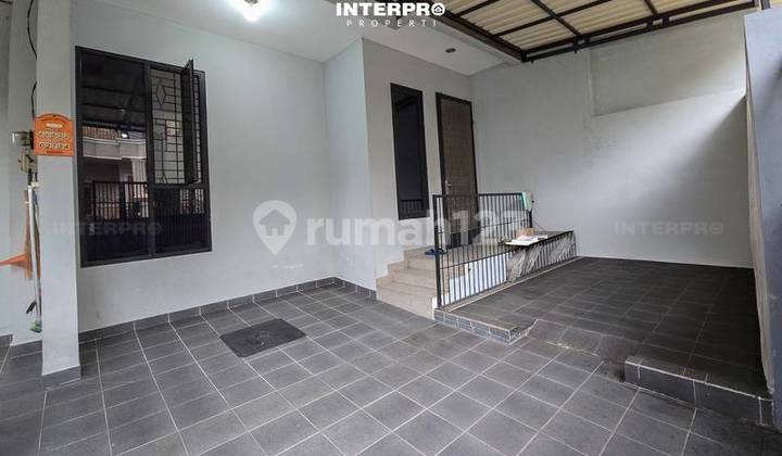 Rumah Hook Siap Huni 2,5 Lantai Dijual Taman Ratu - LT 99M2