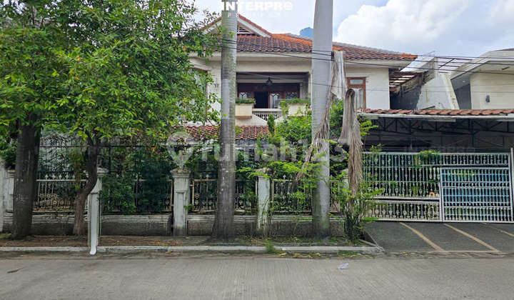 Rumah 2 Lantai Dijual Di Green Garden Hadap Timur SHM - LT 450m2