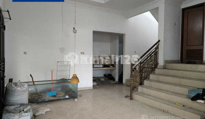 Rumah Dijual Duri Kepa Hook 3 Lantai - LT 165M2 2