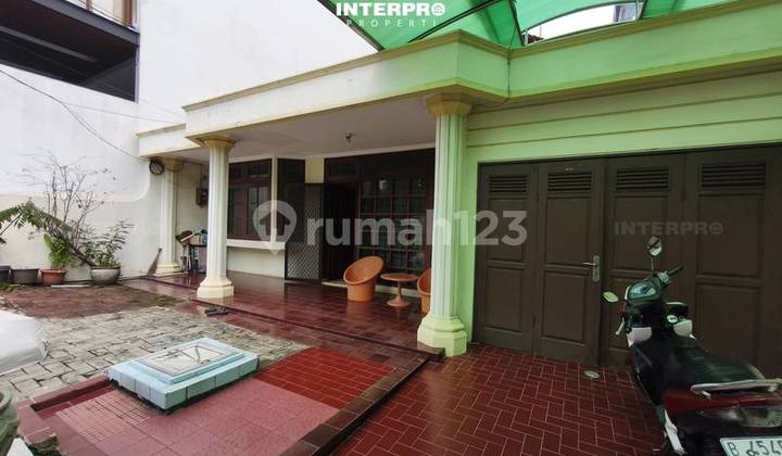 Rumah 2 Lnatai Dijual Taman Ratu Hadap Barat - LT 200M2 2